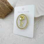 گل سینه زنانه مدل رز طلایی کد G4093