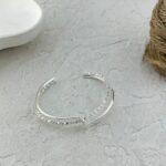 دستبند زنانه بنگل مدل موج و خاویاری کد B5449