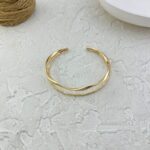 دستبند زنانه بنگل مینیمال مدل موج کد B5355