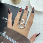 انگشتر زنانه مینیمال ابنقره مدل موج کد R5061