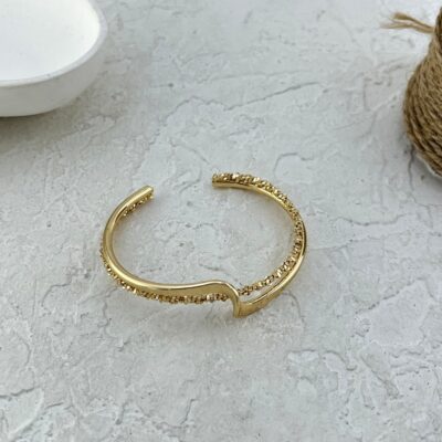 دستبند زنانه بنگل مدل موج و خاویاری کد B5448