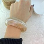 دستبند زنانه بنگل مدل رزین کد B5372