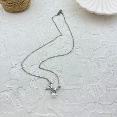 گردنبند زنانه مدل پاپیون و مروارید کد N5019