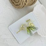 گل سینه زنانه مدل فرشته کد G4110