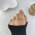 انگشتر زنانه مینیمال مدل پیچ کد R51752