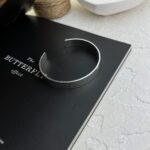 دستبند زنانه بنگل مینیمال مدل اینه ای کد B5341