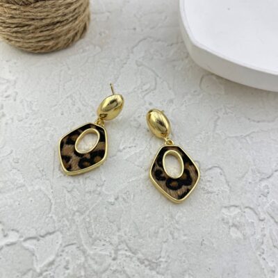 گوشواره زنانه مدل مینیمال طرح پلنگی کد E6137