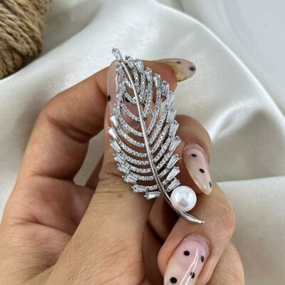 گل سینه زنانه ژوپینگ مدل برگ جواهری کد G4186