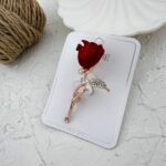 گل سینه زنانه مدل گل رز کد G4049