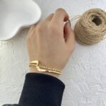 دستبند زنانه بنگل مدل موج و خاویاری کد B5448