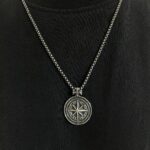 گردنبند مردانه مدل قطب نما کد Men0022