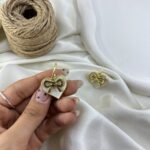 گوشواره زنانه میناکاری مدل قلب پاپیون کد E6389