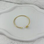 دستبند النگویی زنانه مدل گل بابونه کد B4798