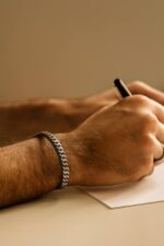 دستبند بنگل مردانه کارتیه کد Men0031