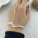 دستبند زنانه بنگل مدل موج و خاویاری کد B5449