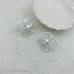گوشواره زنانه مدل مینیمال طرح گل کد E5711