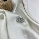 گل سینه زنانه مدل شنل مروارید G4197
