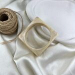 دستبند زنانه بنگل مدل رزین کد B5601