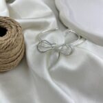 دستبند زنانه بنگل مینیمال مدل پاپیون کد B5498