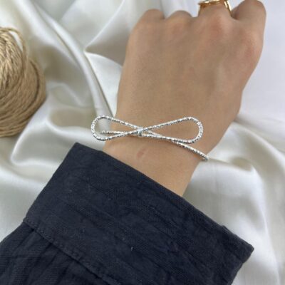 دستبند زنانه بنگل مینیمال مدل پاپیون کد B5502