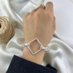دستبند زنانه بنگل مینیمال مدل لوزی کد B5501
