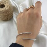 دستبند زنانه بنگل مینیمال مدل خطی کد B5505