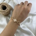 دستبند زنانه ژوپینگ مدل ونکلیف کد B5551