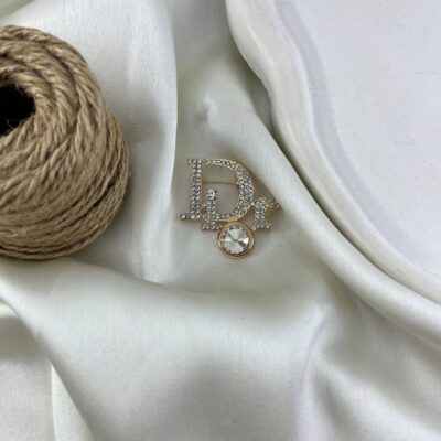 گل سینه زنانه مدل دیور G4202