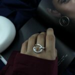 انگشتر زنانه مدل پیچ و نیم دایره کد R51888