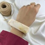 دستبند زنانه بنگل مدل رزین کد B5601
