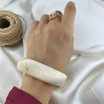 دستبند زنانه بنگل مدل رزین کد B5596