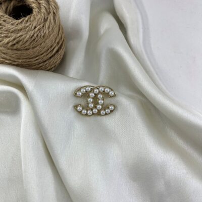 گل سینه زنانه مدل شنل مروارید G4203
